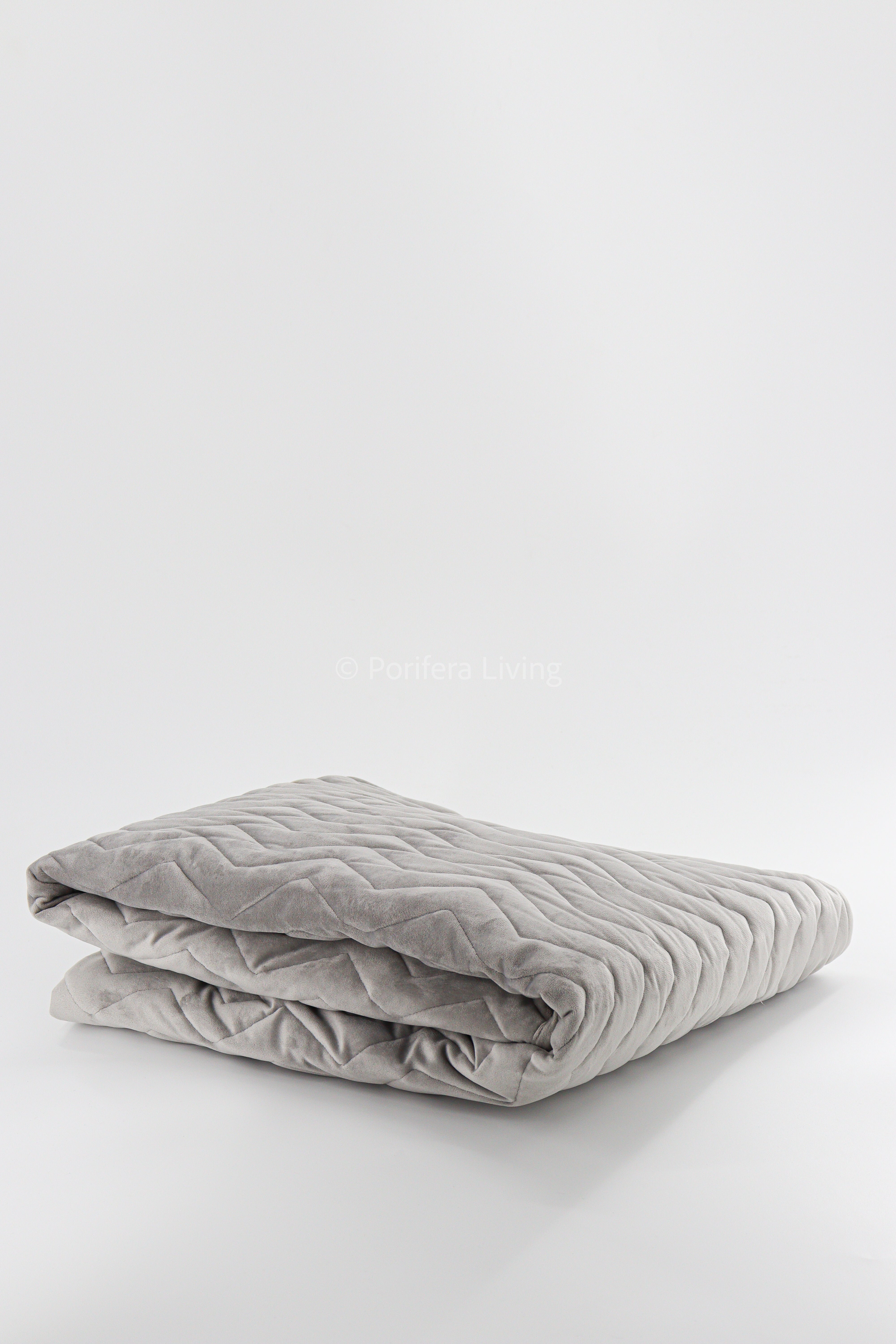 Bed runner glossy licht grijs