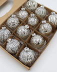 Box handgemaakte glazen kerstballen zilver