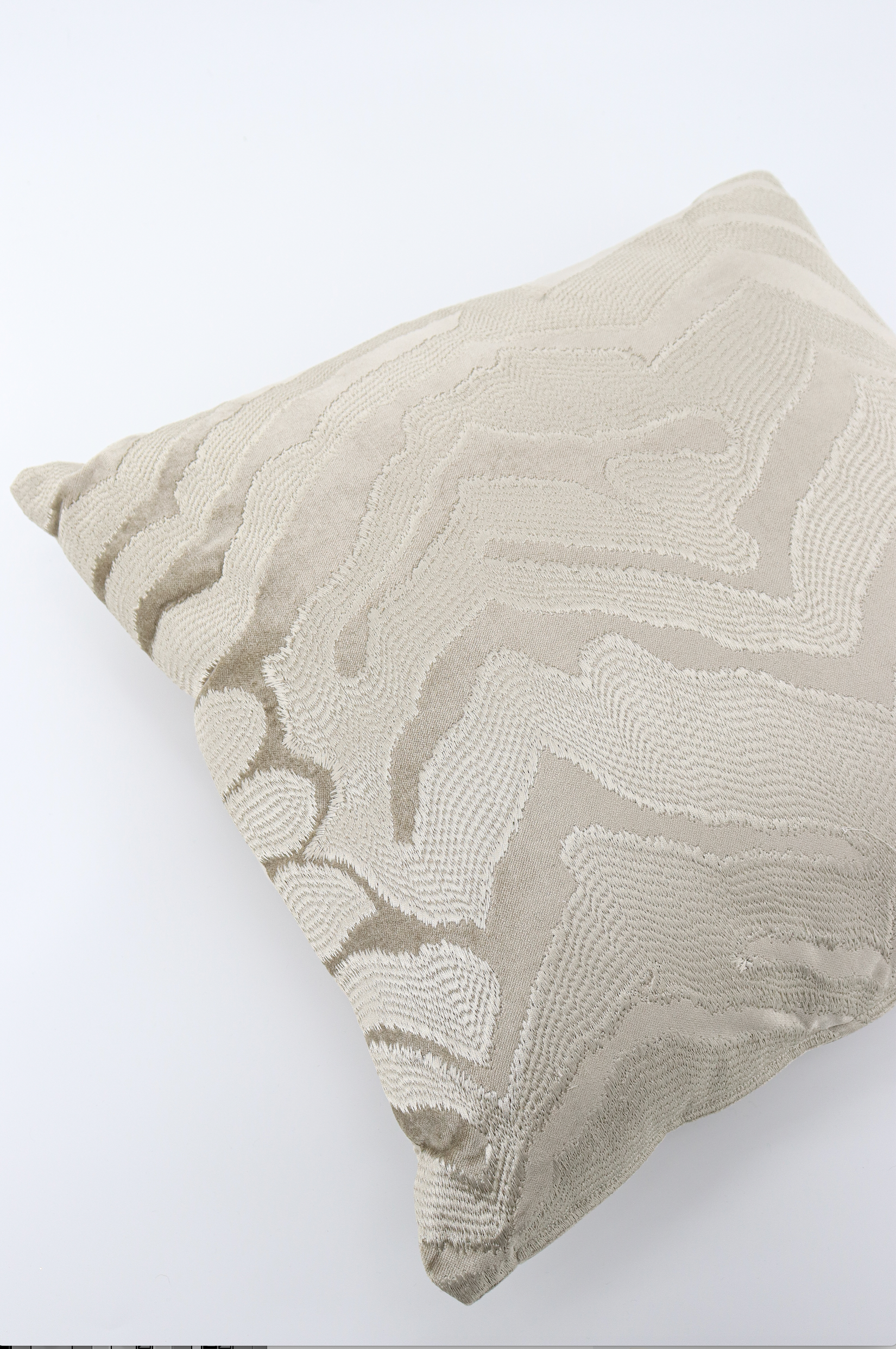 Sierkussen zebra taupe